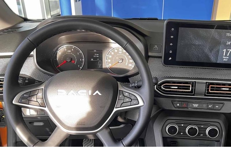 Это автомобиль 2023 года в версии Stepway с…