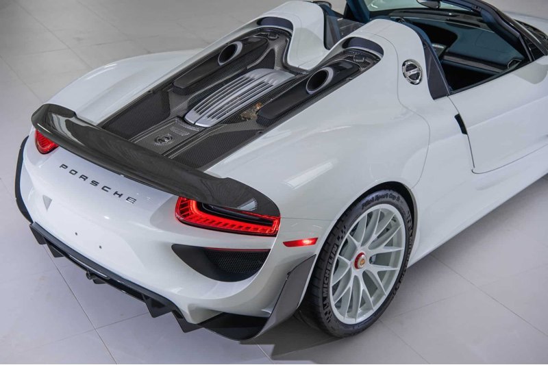 Porsche 918 Spyder продали на аукционе за…