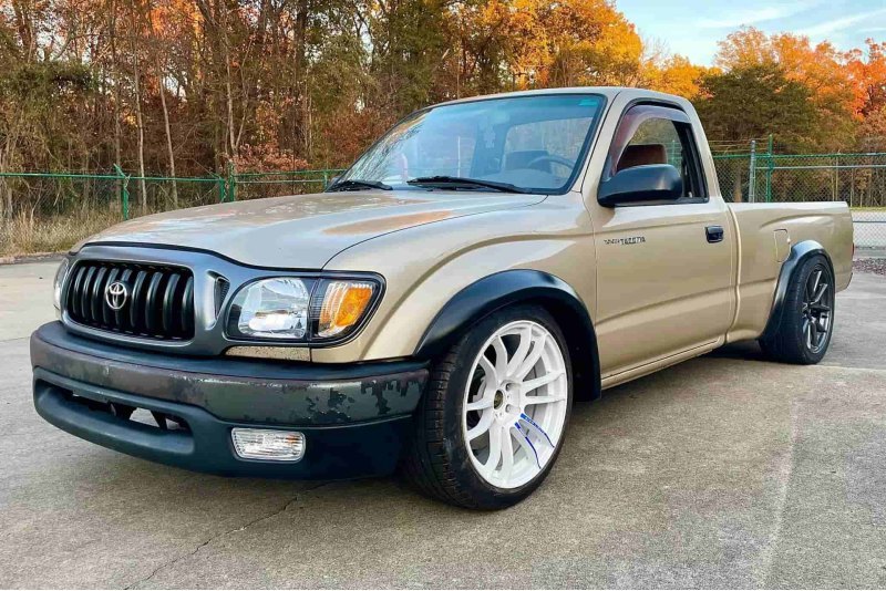 Вместо Cybertruck: Toyota Tacoma с двигателем…