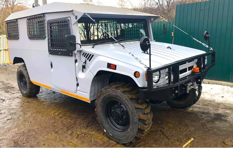 В России адаптировали «японский Hummer» в автобус…