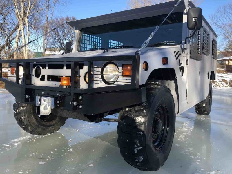 Речь идет о внедорожнике Toyota Mega Cruiser,…