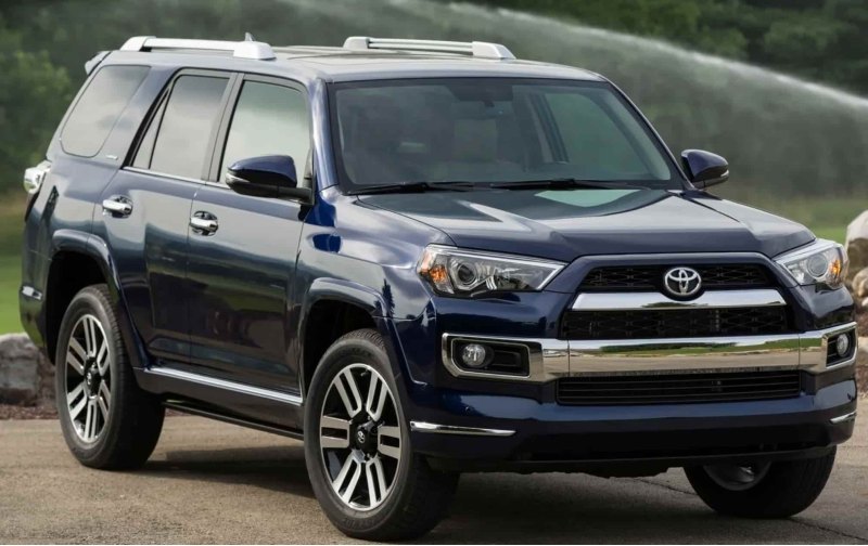 Золото в ТОП-е получил «вездеход» Toyota Sequoia.…