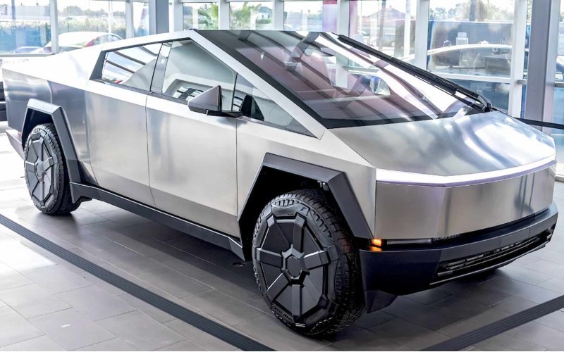 Владельцы новых Tesla Cybertruck продают их…