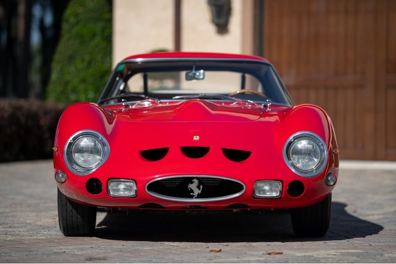 Дилер хочет продать суперлимитированный Ferrari…