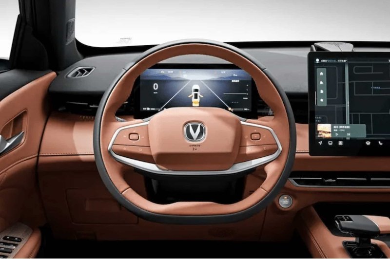 В салоне Changan Uni-Z сможет похвастать кожаной…