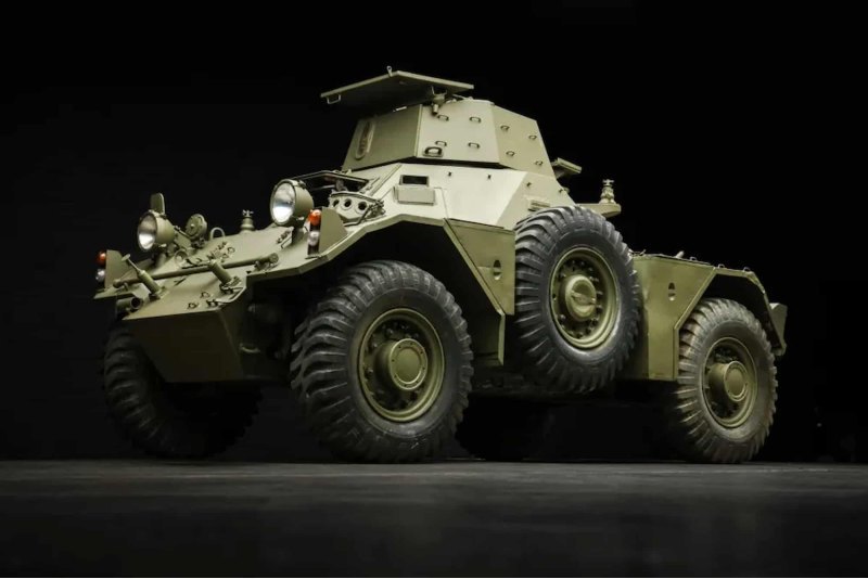 Бронированный военный Rolls-Royce продают по цене…