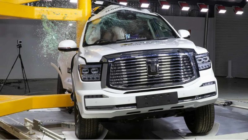 Внедорожник Tank 500 и кроссовер Chery Tiggo 8…