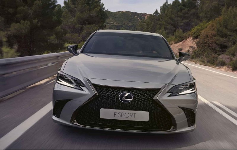Текущая версия Lexus ES