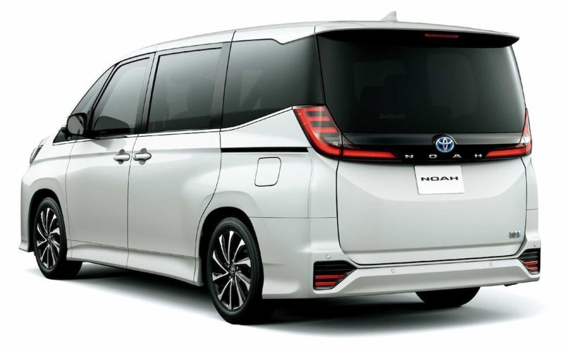 В Россию ввезли безотказный минивэн на базе Prius…