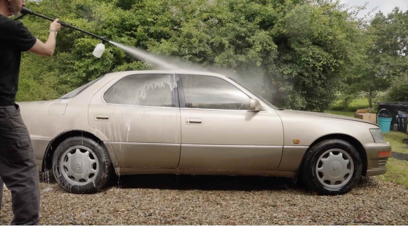 После того, как LS400 выкатили из гаража и…