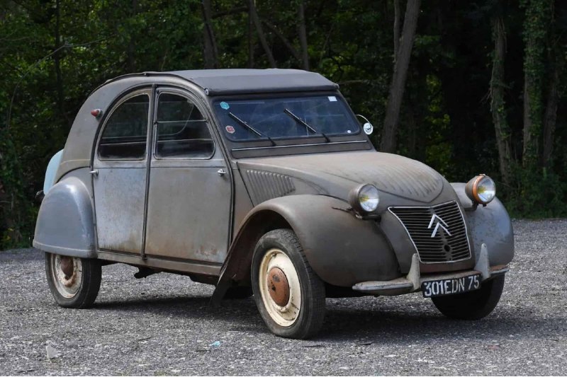 На продажу выставили коллекцию редких Citroen,…