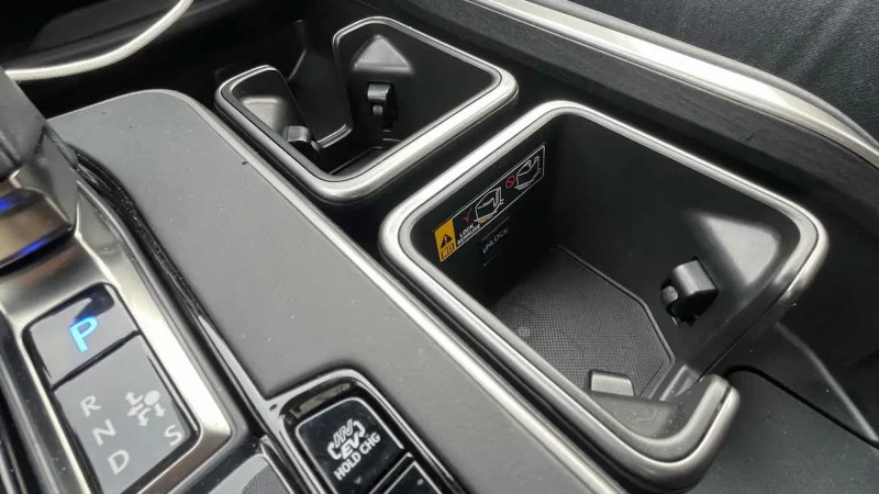 Стало известно, зачем Lexus установил в кроссовер…