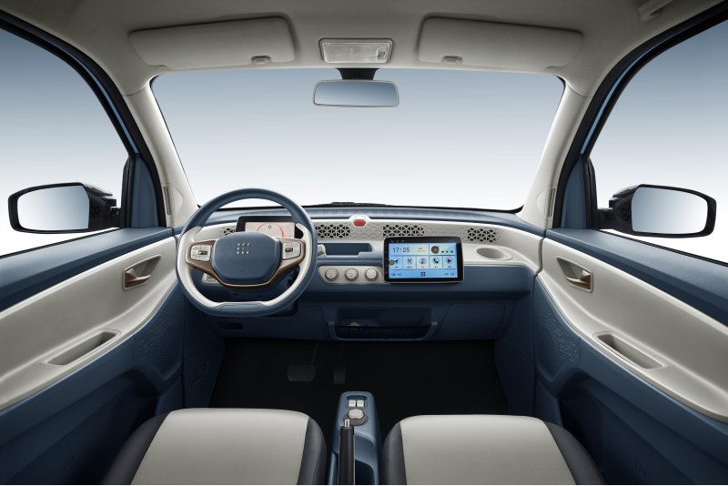 Многие отмечают схожесть с электрокаром Wuling…