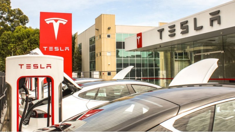 В начале 2022 года концерн Tesla официально не…