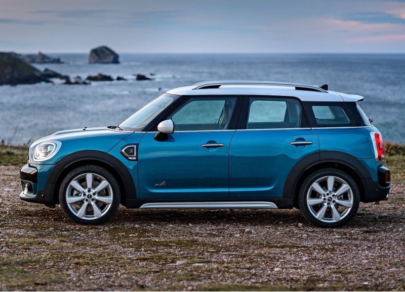 Дополняет ТОП-10 марка MINI с результатом 2 613…