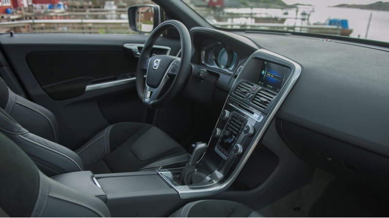 В моторную гамму XC60 входят 245-сильный…