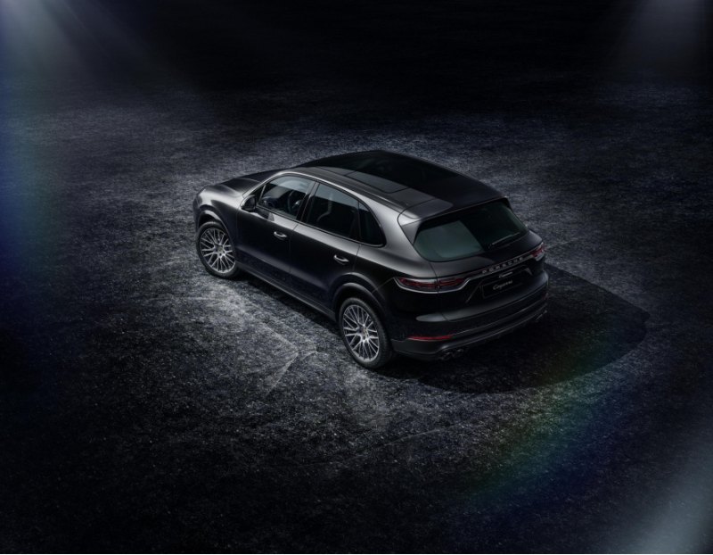 Porsche позиционирует уровень отделки салона как…