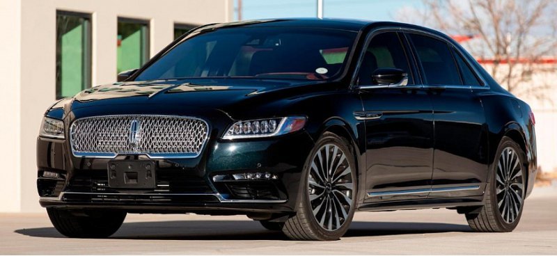 Пара редких седанов Lincoln Continental Coach…