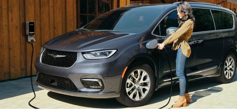 Подключаемые гибриды Jeep и Chrysler увеличили…