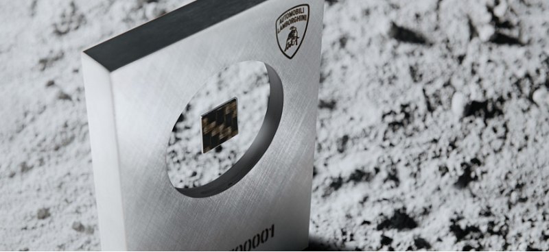 Последний ключ Lamborghini из углеродного волокна…