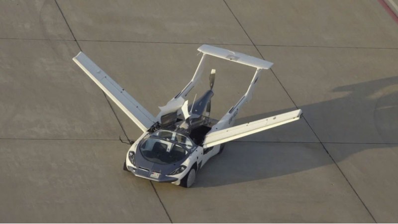 Во время полета AirCar приводит в движение…