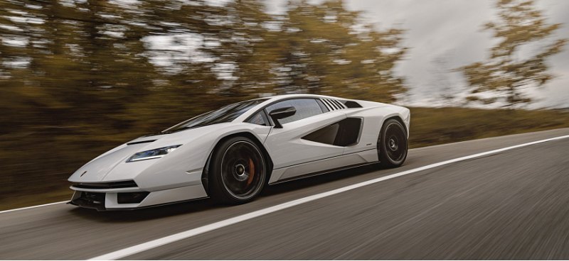Lamborghini опубликовала серию фотографий первого…