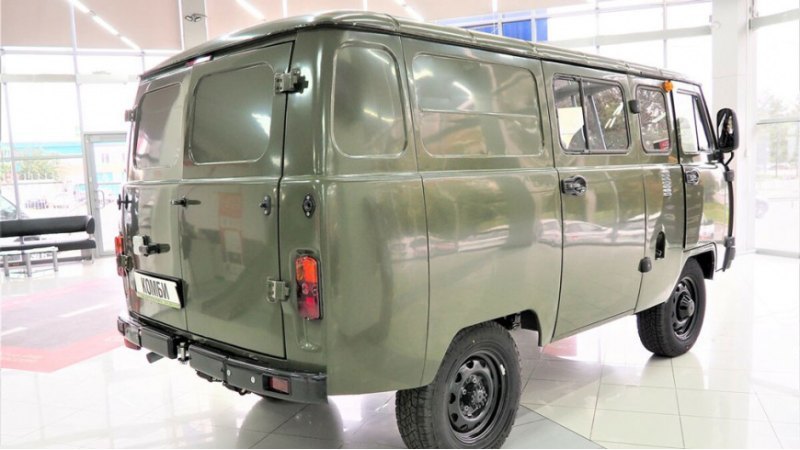 На японском рынке модель УАЗ - 452 вместе со…