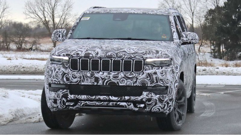Спереди нет ничего, что отличало бы этот Wagoneer…