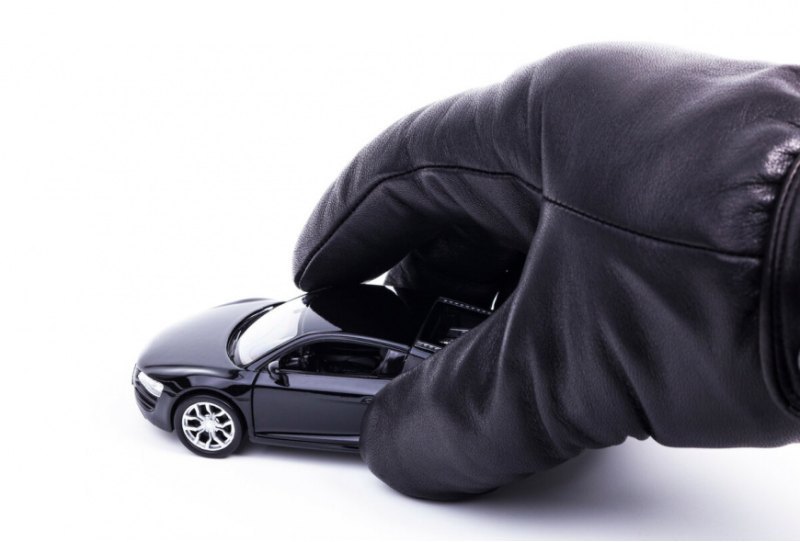 Большинство угнанных автомобилей продают на…