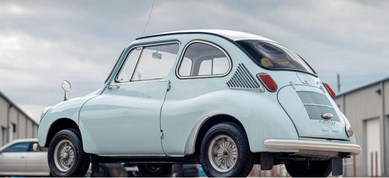 Крошечный кей-кар Subaru 360 1966 года с очень…