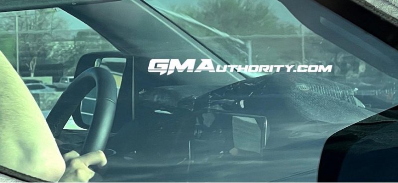 На фото впервые запечатлели интерьер пикапа Chevy…
