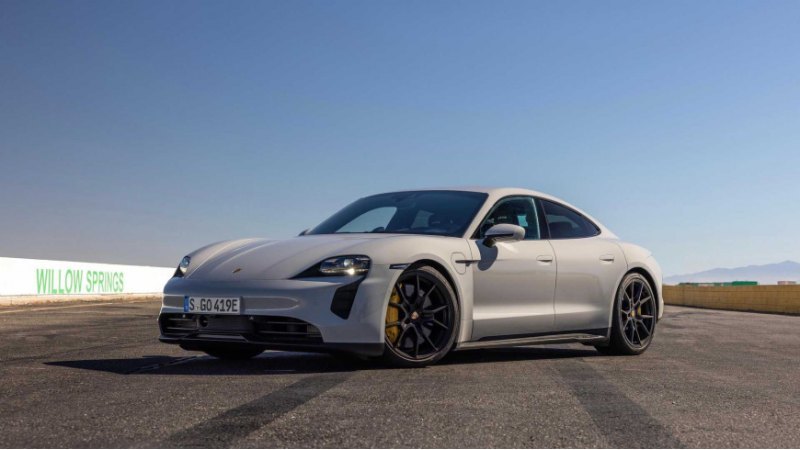 В том году, который стал рекордным для Porsche,…