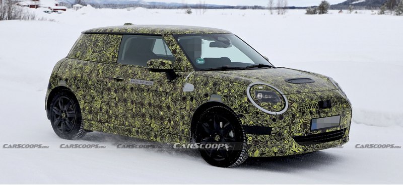 Новый Mini Hatch 2023 года проходит испытания под…