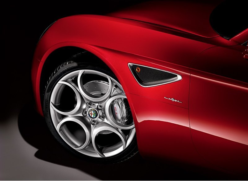 Последним спортивным автомобилем Alfa Romeo был…