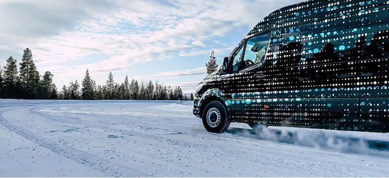 Компания Mercedes-Benz показала тизер нового…