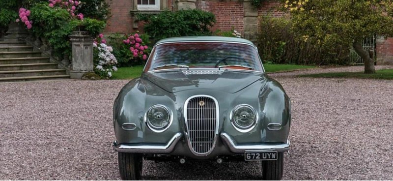 Найденный в поле старинный Jaguar планируют…