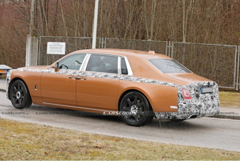 Напомним, что нынешний Rolls-Royce Phantom…