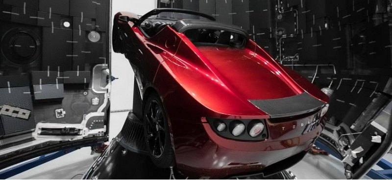 Tesla Roadster Илона Маска преодолел почти 2…