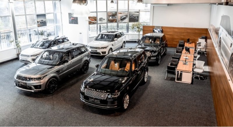 Дополняет пятерку лидеров британский Land Rover…