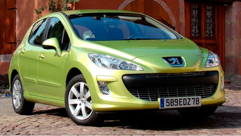 Замыкает ТОП-5 Peugeot 308. Он попал в…