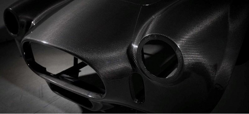 Кузов Shelby Cobra из углеродного волокна весит…