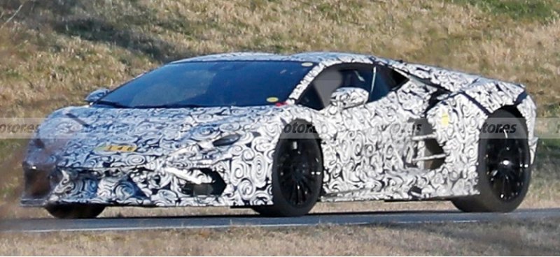 Преемник Lamborghini Aventador теряет камуфляж на…