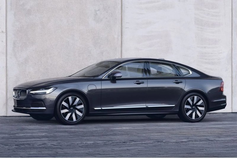 Линейка Volvo S90 2022 года будет предлагаться в…