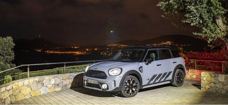 Компания MINI презентовала кроссовер Cooper S…