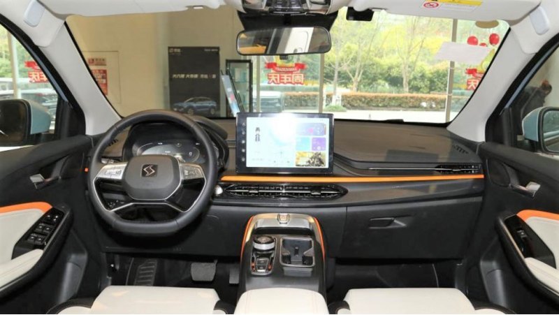 JAC Sehol X6 достались стандартные дверные ручки,…