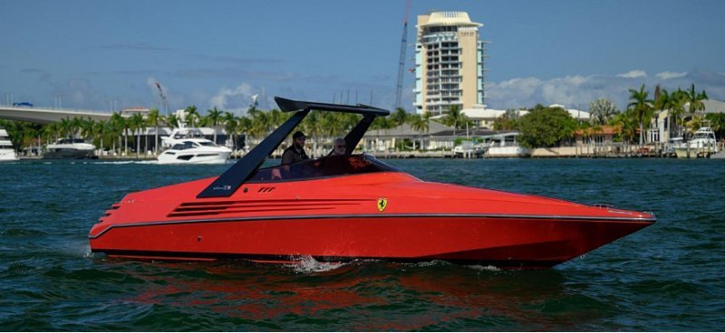 Шикарный скоростной катер Riva Ferrari 32…
