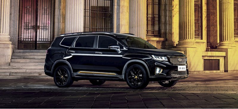 У габаритного кроссовера Geely вышла…