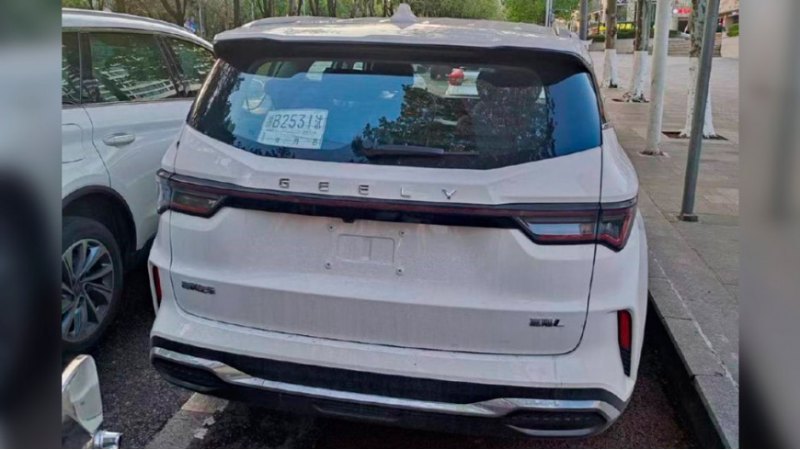 Нынешний минивэн Geely Jiaji вышел в длину на 4…