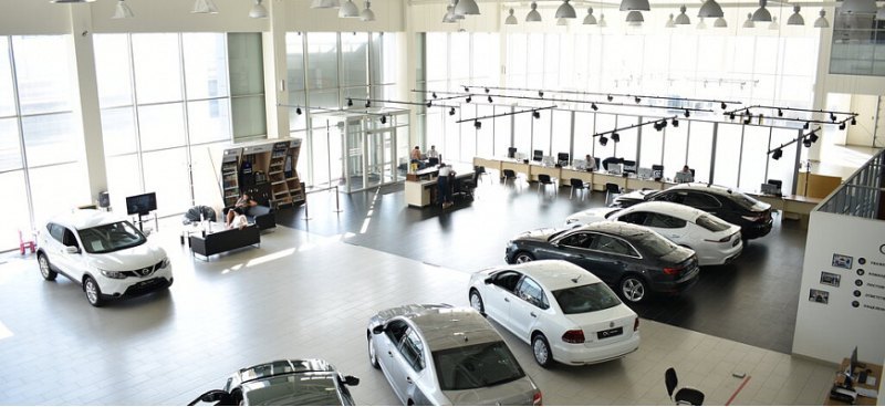Фонтанка: Новые машины в российских автосалонах…