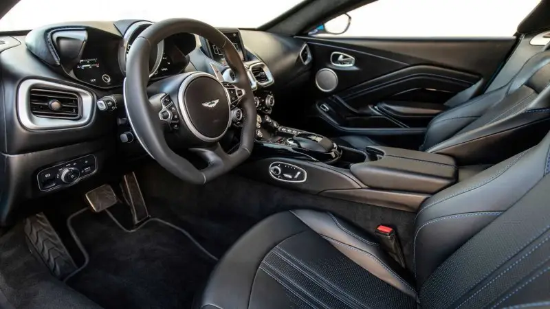 Стандартная версия последнего Vantage развивает…
